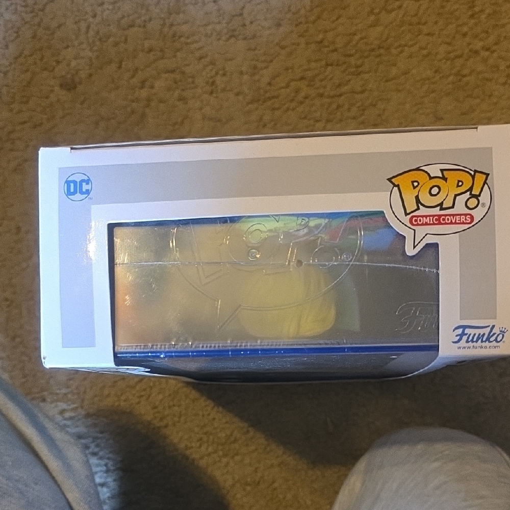 Funko Green Lantern Pop Figure with Comic Art - Picture 4 of 5